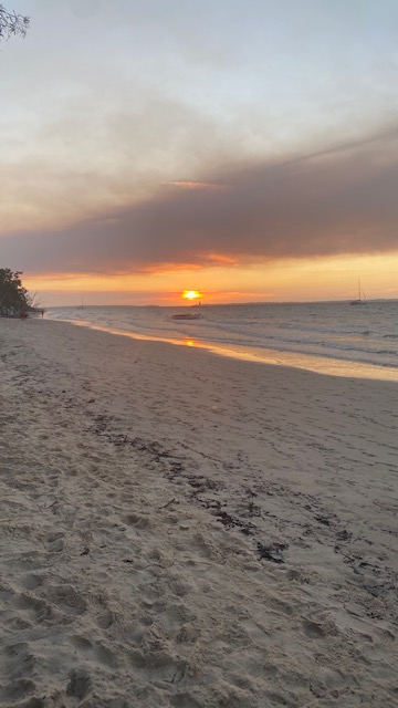 What to pack for beach vacation woman