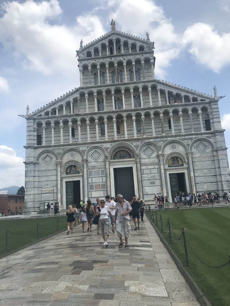 Rome to pisa day tour is an excellent way to see the sights of Pisa with a guide to tell you all about the history and attractions