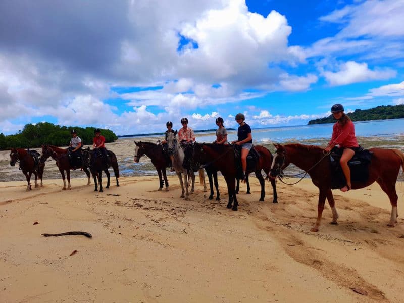 Horse riding tour in Espiritu Santo on the beach