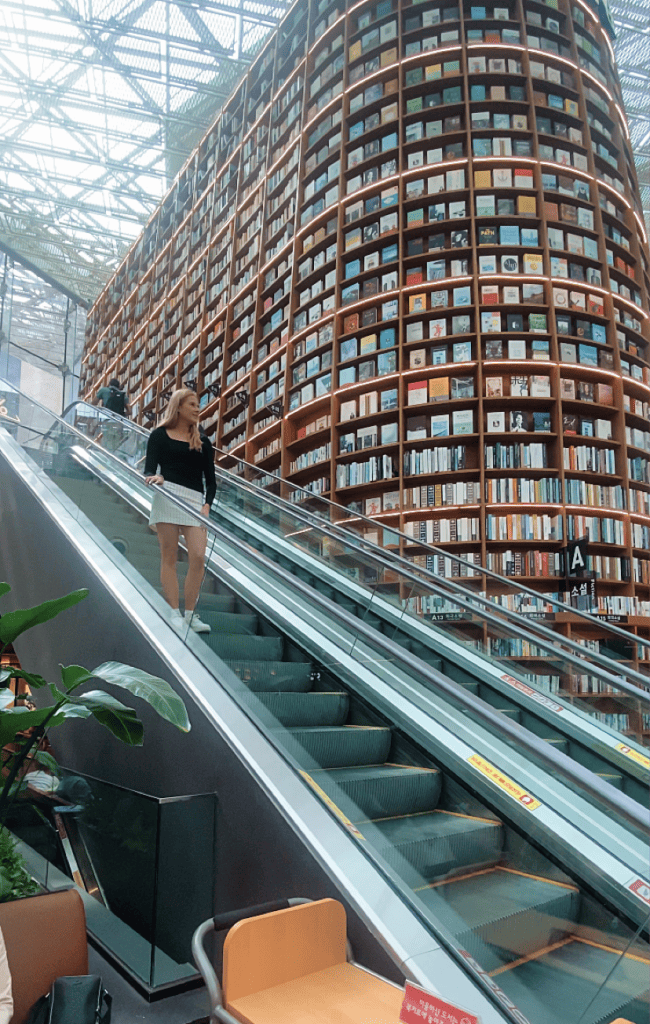 Starfield Library in Gangnam Seoul is a fantastic place, not to mention all the shopping in the mall where it's located