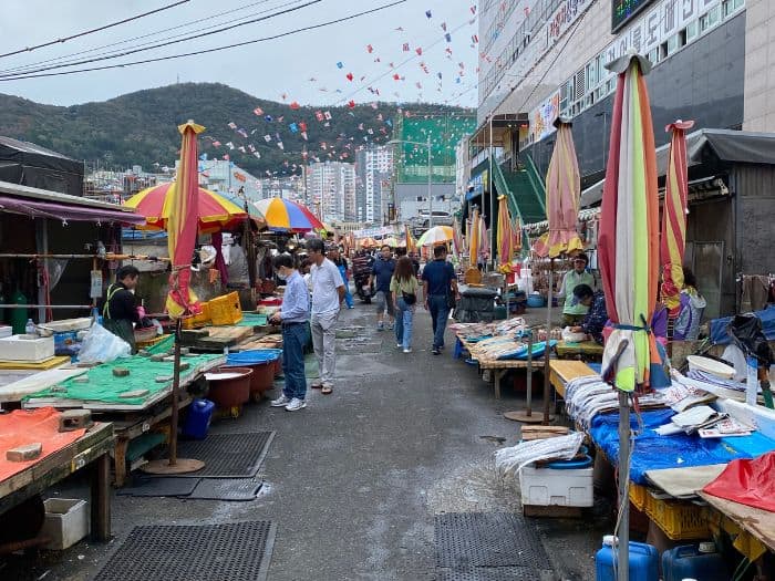 The markets in Busan are a safe place for solo female travellers to visit
